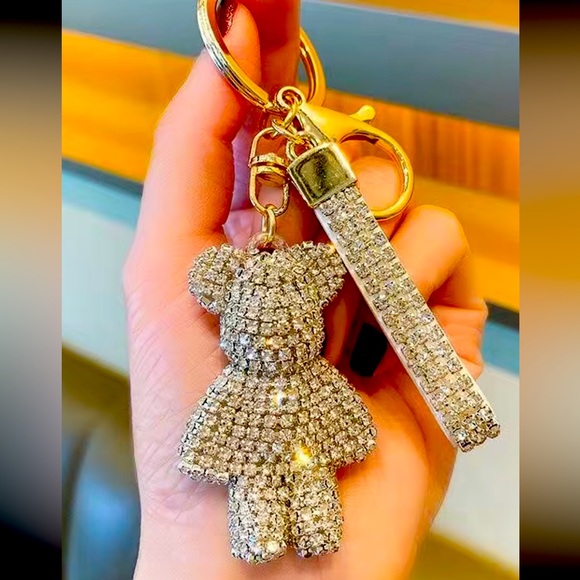 NWT CUTE BEAR FULL OF ARTIFICIAL DIAMONDS CAR KEYCHAIN PENDANT AND BAG ORNAMENT. - Picture 8 of 10
